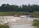 Lật đò, 5 người may mắn thoát chết