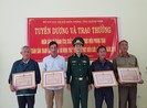 Khen thưởng người nhặt 26 bánh heroin ở bờ biển