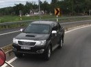 Ô tô lại chạy ngược chiều trên đường dẫn vào cao tốc
