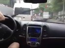 Dùng chân điều khiển vô lăng ô tô có bị phạt?