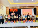 Báo Pháp Luật TP.HCM chung tay tặng quà tết cho người nghèo