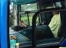 Đề nghị công an vào cuộc vụ tài xế lái xe bằng chân