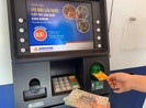 Người dân hưởng lợi gì khi nhận lương, trợ cấp qua ngân hàng ?