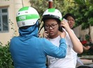 Bố mẹ đội nắng cùng con vượt 'vũ môn'