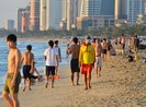 Người dân Đà Nẵng vui mừng được đi tắm biển
