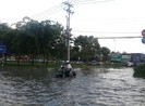 Dân Sài Gòn bì bõm lội nước chiều cuối tuần