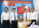 Vinh dự nhận huy hiệu 70 năm tuổi Đảng nhân sinh nhật Bác Hồ