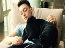 Mesut Ozil chơi bóng với cún cưng Paul Pugboa