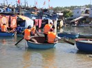 Chủ tàu khách và tàu cá cam kết không xả rác xuống biển
