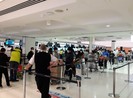 Hơn 340 công dân Việt Nam về nước tại sân bay Tân Sơn Nhất