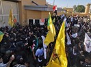 Người biểu tình xông vào ĐSQ Mỹ ở Iraq, nhân viên được sơ tán