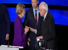 Ông Sanders: Bà Warren vướng giới tính thì tôi vướng tuổi già