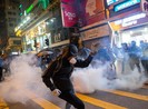 Nhận tiền phi pháp để biểu tình, thanh niên Hong Kong bị bắt