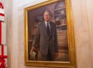 Từ sảnh chính, ảnh ông Clinton, ông Bush bị đưa đến phòng ăn