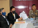 Hai con gái Thủ tướng Thái Lan kiện 100 người dùng mạng xã hội