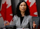 Chuyên gia Canada khuyên đeo khẩu trang khi 'làm chuyện ấy'
