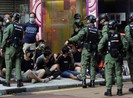 Hong Kong lại biểu tình dữ dội, gần 300 người bị bắt