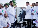 Reuters ca ngợi 'đội quân áo blouse trắng' tuyệt vời của Cuba