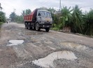 Đường vào cảng Cái Cui toàn ổ voi, doanh nghiệp kêu trời