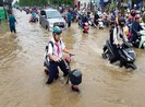 Video: Nỗi khổ của người dân mùa 'nước ngập'
