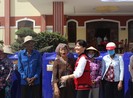 Cả ngàn bồn nước cứu khát cho dân vùng hạn mặn
