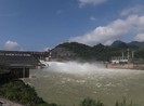 Thủy điện Hòa Bình mở thêm một cửa xả lũ