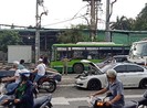 Tông liên hoàn 4 ô tô tại ngã tư An Sương