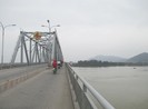 Thanh niên 'ngáo đá' nhảy cầu Bến Thủy tự tử