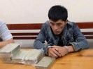 Lợi dụng sau mưa lũ, ôm 10 bánh ma túy vào Việt Nam