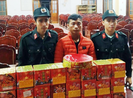 Mua 25 hộp pháo từ Hà Nội về quê bán kiếm tiền tiêu tết