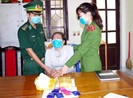 Người mặc quần áo bộ đội chở 6 bánh heroin, 7.600 viên ma túy