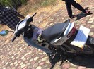 1 người chết trong tư thế treo cổ, ghi số điện thoại 'nhờ gọi'