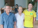 Anh thợ hồ cứu 3 người bị lật thuyền giữa dòng nước xiết