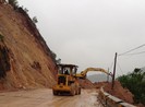 Sạt lở núi nghiêm trọng, quốc lộ 46 ách tắc 3 ngày nay