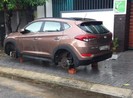Lái ô tô 7 chỗ đi trộm hàng loạt bánh xe hơi