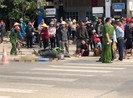 Bị xe đạp điện tông ngã vào xe tải, cô gái tử vong