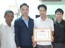 Biểu dương người chở heo đi tránh lũ dũng cảm cứu người