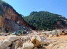 Sạt lở ở mỏ đá, 2 người thương vong