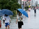 320.000 người sơ tán vì bão Etau