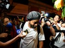 Ronaldinho rời nhà tù và bị nhốt trong khách sạn sang trọng