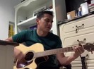 Kiatisak đàn hát 'Đôi mắt Pleiku' trước khi về với bầu Đức