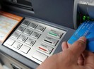 Ông Tây rút hàng trăm triệu đồng bằng hàng chục thẻ ATM giả