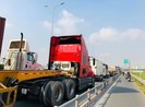 Dân mệt mỏi với kẹt xe đường Vành đai 2
