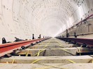 Đường ray metro số 1 vẫn được lắp đặt theo kế hoạch