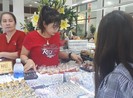Sếp mua heo vàng lì xì cho nhân viên ngày Thần tài