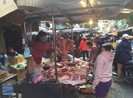 Suýt ngất với... giá thịt heo siêu đắt tại Việt Nam
