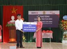 BIDV trao tặng 5.000 cặp phao cứu sinh tại 10 địa phương