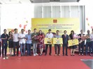 Nhiều khách hàng của Tôn Hoa Sen trúng thưởng vàng, xe sang