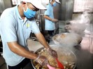 Ban Quản lý An toàn thực phẩm TP.HCM 'soi' suất ăn nấu sẵn