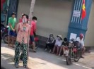Dịch COVID-19: Yêu cầu một tiệm vàng ngưng phát cơm từ thiện
